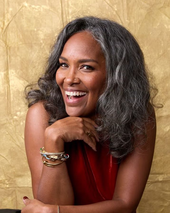 Mid-Back Wavy Hair With Color Contrast — Transitioning to Gray Hair 2027