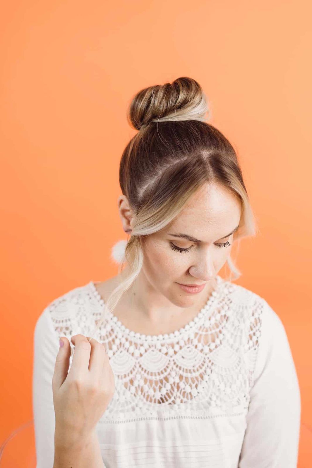 High Voluminous Sock Bun With Face-Framing Pieces High Voluminous Sock Bun With Face-Framing Pieces — Sock Bun 2027