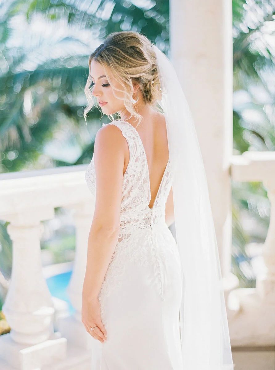 Shoulder Length Waves With Veil Shoulder Length Waves With Veil — Loose Wedding Hairstyles 2027