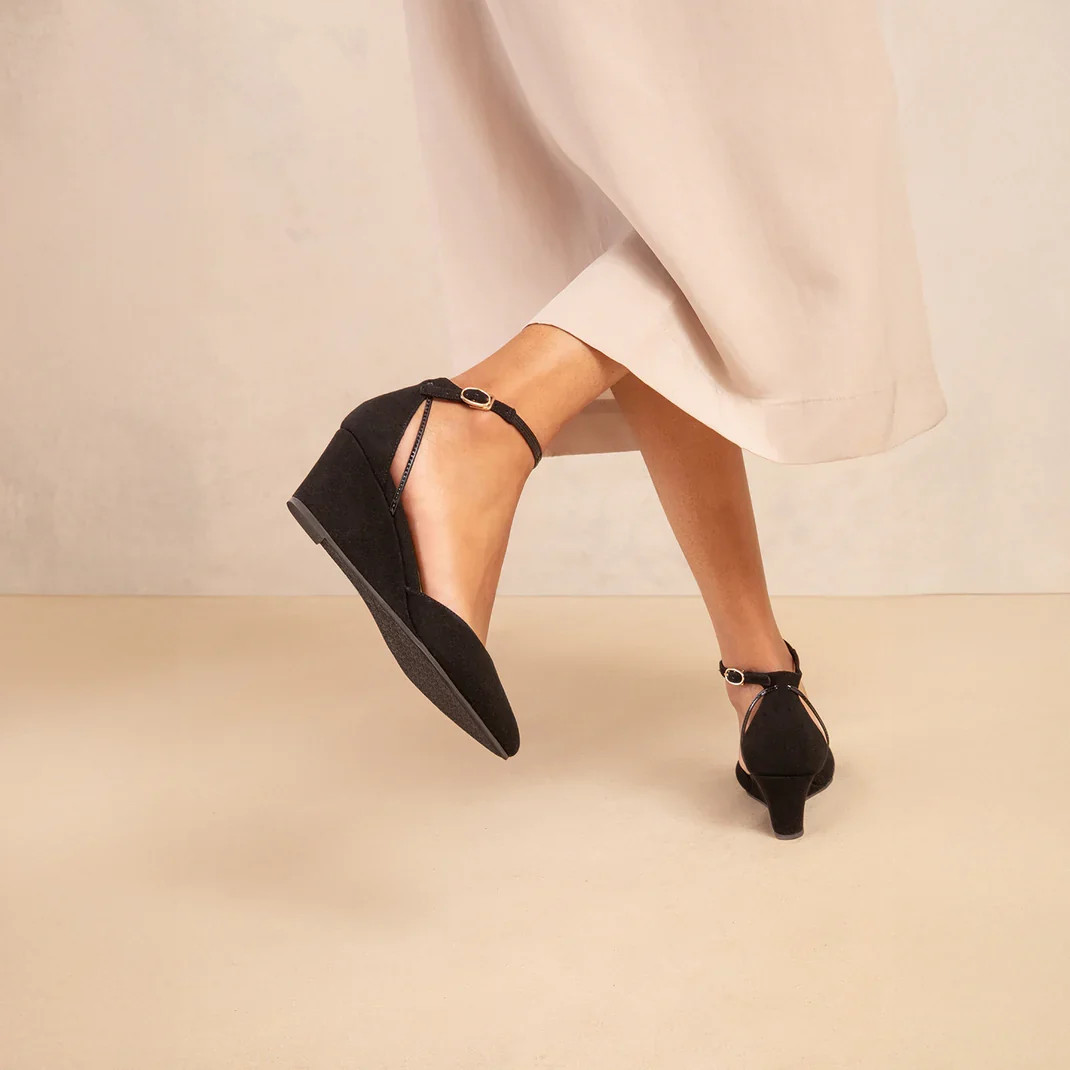 Black Wedge Heels with Beige Wide-Leg Trousers Black Wedge Heels with Beige Wide-Leg Trousers — Comfortable Heels 2027