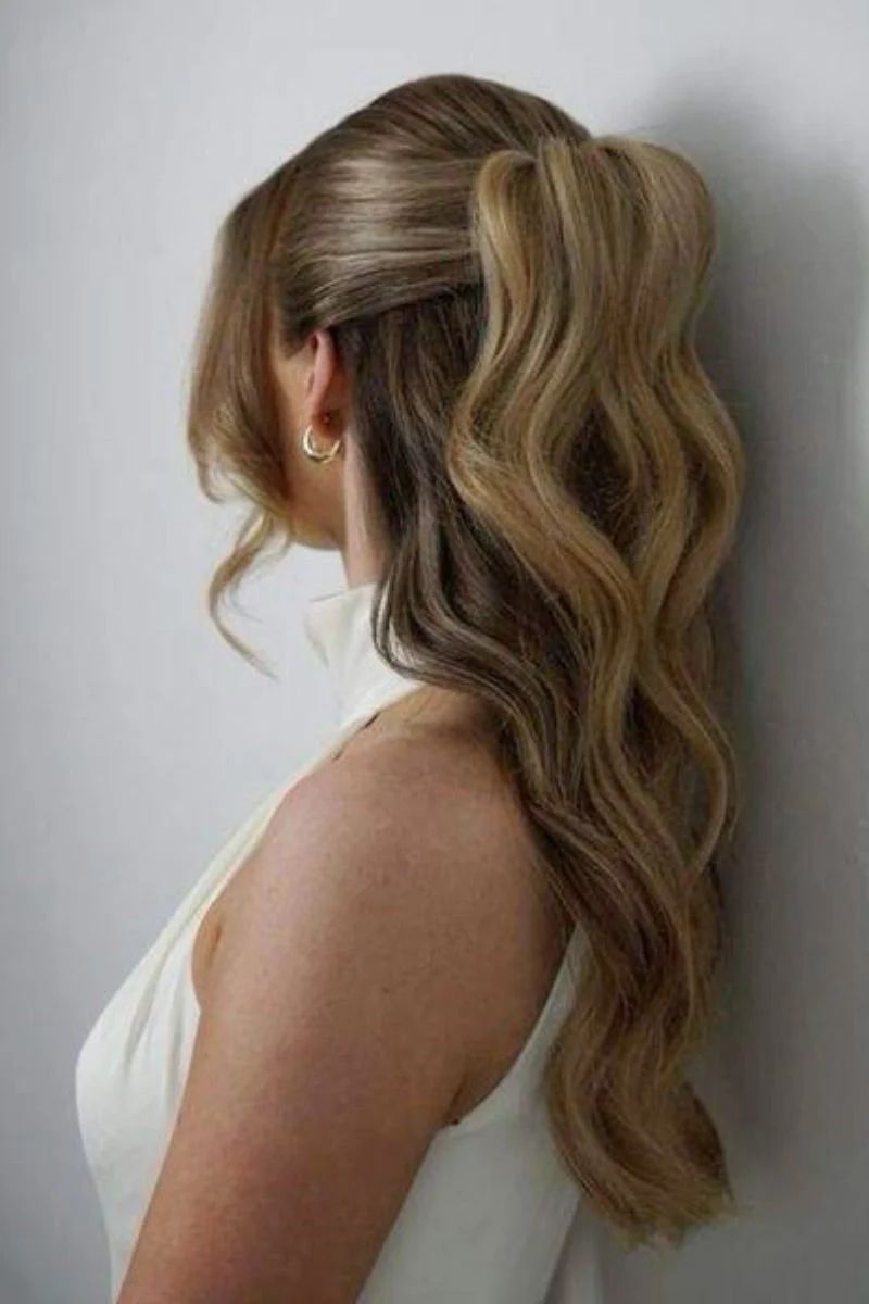 Honey Blonde Ponytail with Deep Waves Honey Blonde Ponytail with Deep Waves — Down Vacation Hairstyles 2027
