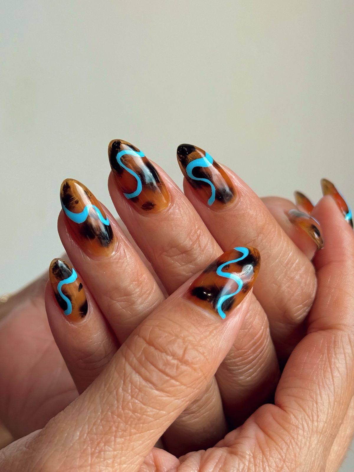 Visual Idea — The Base Color Is A Tortoiseshell Brown Visual Idea — The Base Color Is A Tortoiseshell Brown — Snake Print Nails 2027