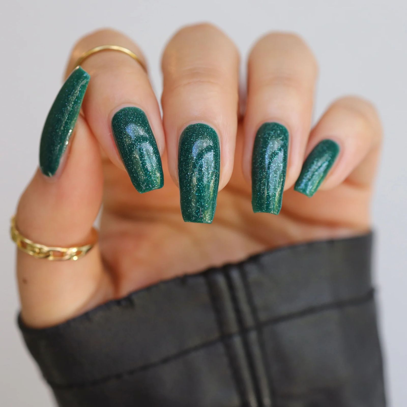 Shimmering Emerald Glitter Coffin Nails Shimmering Emerald Glitter Coffin Nails — Emerald Prom Nails 2027