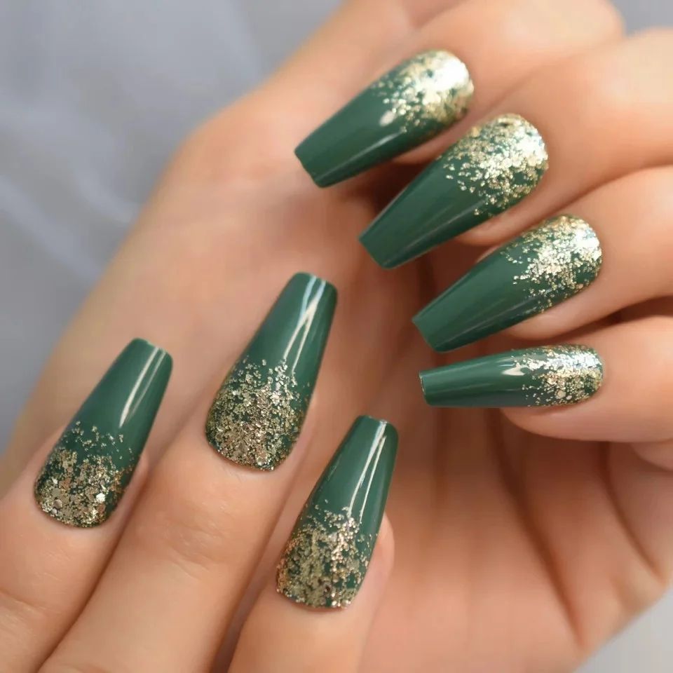 Emerald Coffin Nails with Gold Glitter Gradient Emerald Coffin Nails with Gold Glitter Gradient — Emerald Prom Nails 2027