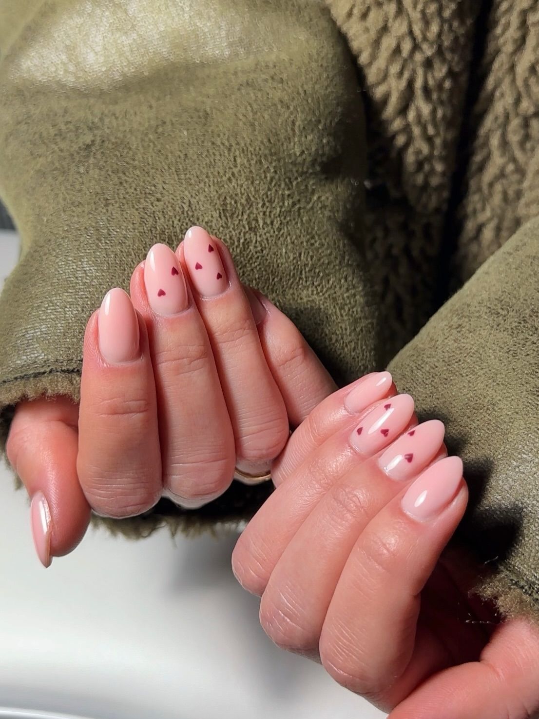 Medium Oval Pale Pink Tiny Hearts Medium Oval Pale Pink Tiny Hearts — Minimal Line Art Nails 2027