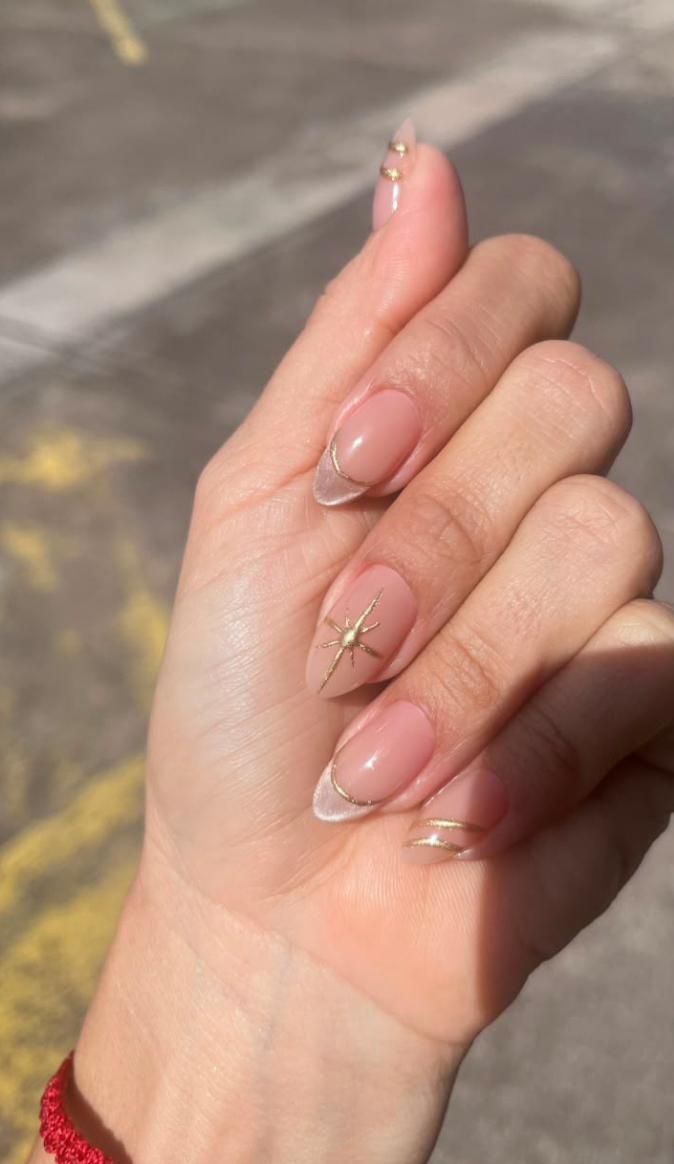 Visible Visual Idea Visible Visual Idea — Minimal Line Art Nails 2027