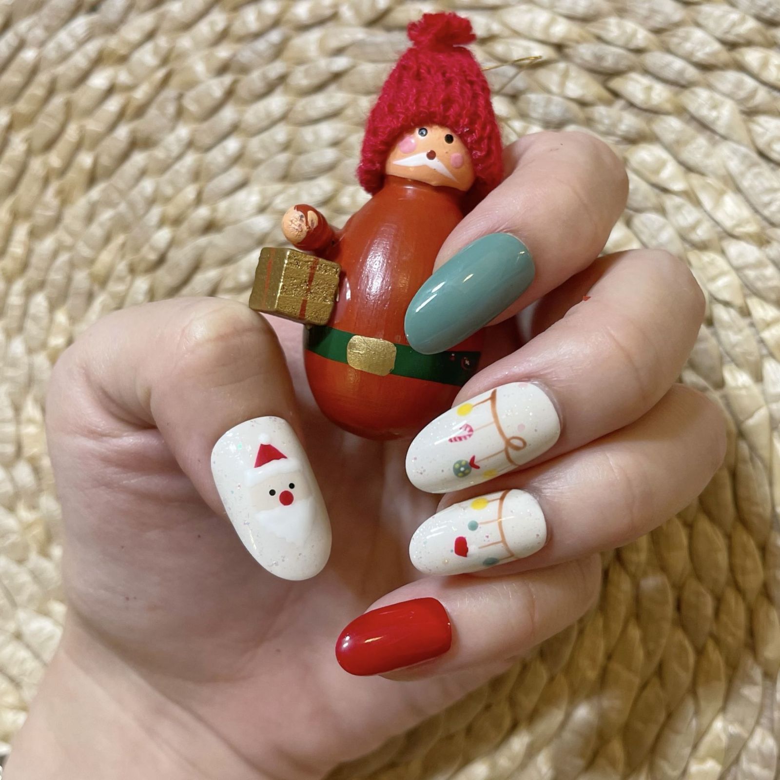 Visual Idea Visual Idea — Santa Nails 2026