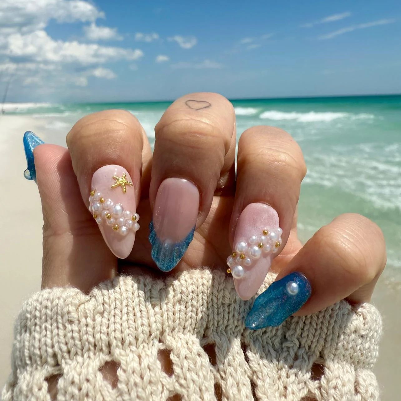 Pearl & Gold Glitter Blue Tips — Coastal Nails 2027