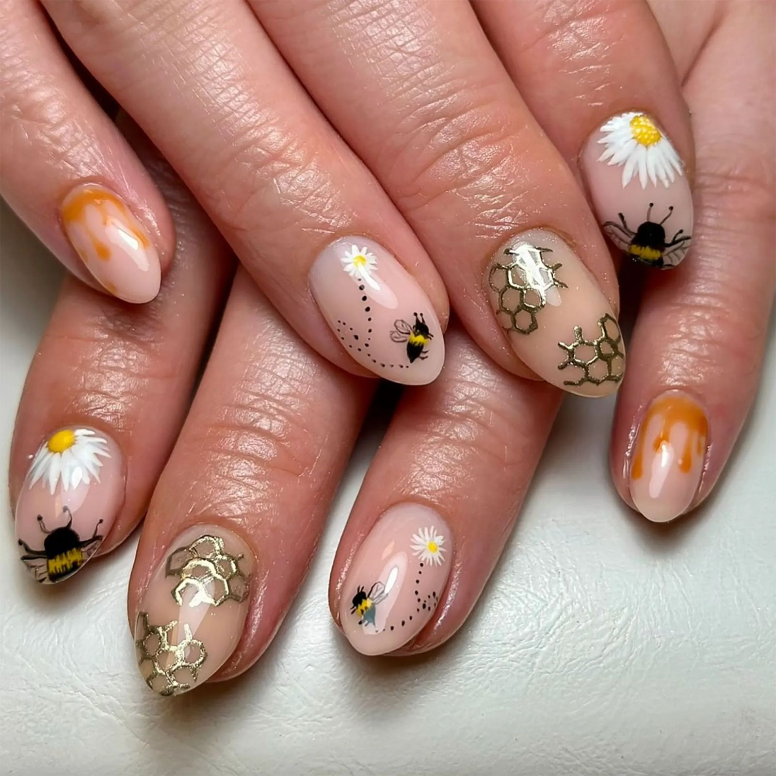 Glossy Metallic Gold Visual Idea Glossy Metallic Gold Visual Idea — Bee Nails 2027