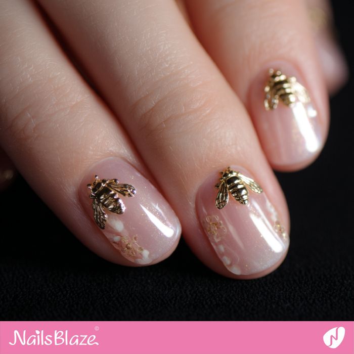 Short Oval Pink with Gold Bee Charms Short Oval Pink with Gold Bee Charms — Bee Nails 2027