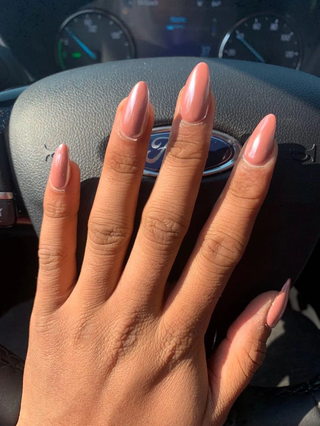Medium Stiletto Pearlescent Peach Chrome Medium Stiletto Pearlescent Peach Chrome — Peach Chrome Nails 2027
