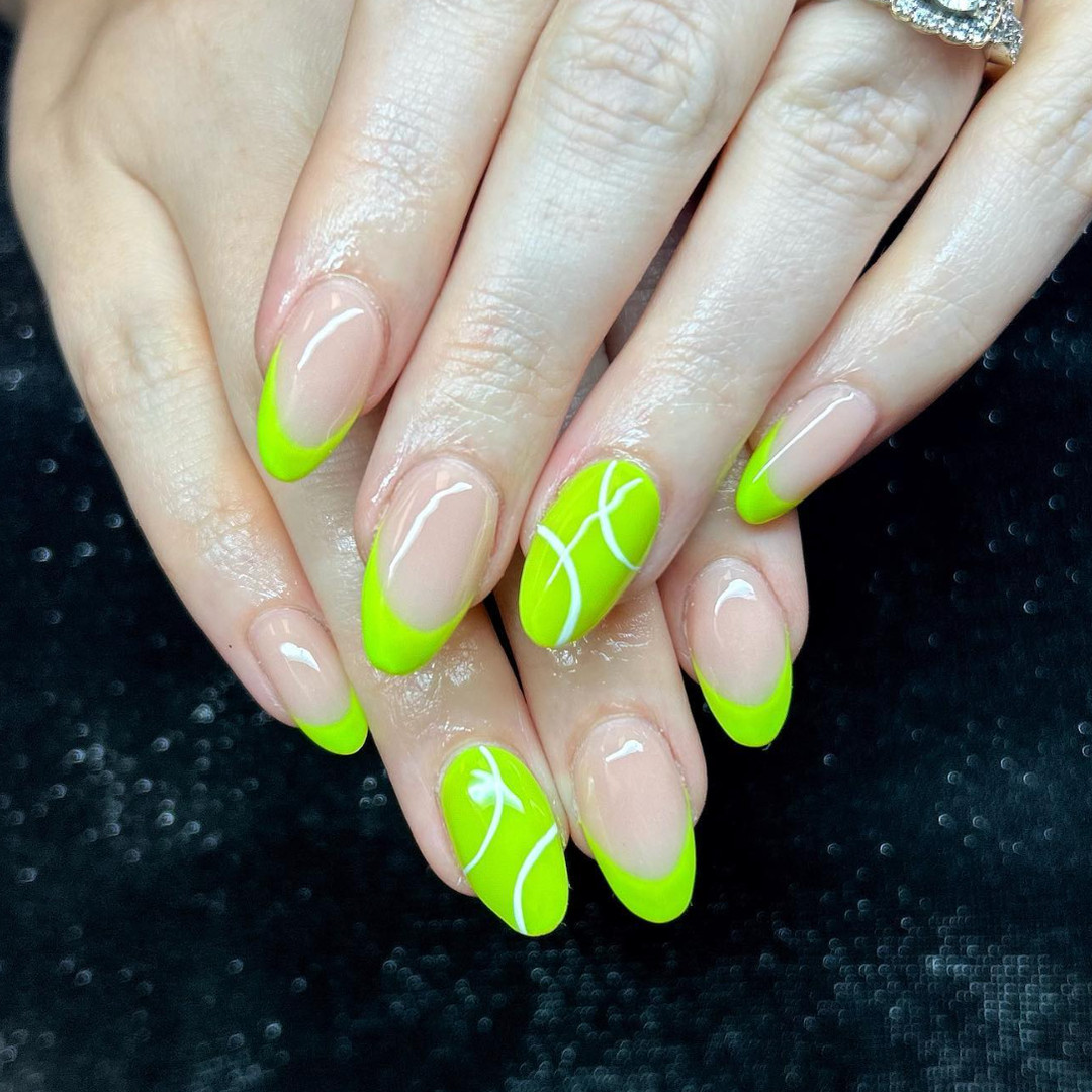 Medium Oval Vibrant Neon Green French Tips With Tennis Balls Medium Oval Vibrant Neon Green French Tips With Tennis Balls — Tennis Nails Team Colors 2027