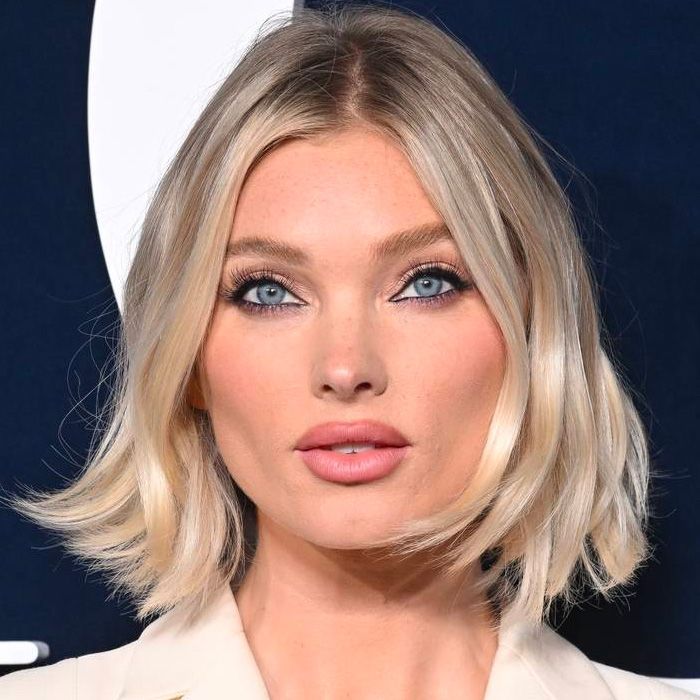 Wavy Ash Blonde Bob With Curtain Bangs — Chunky Highlights Bob 2027