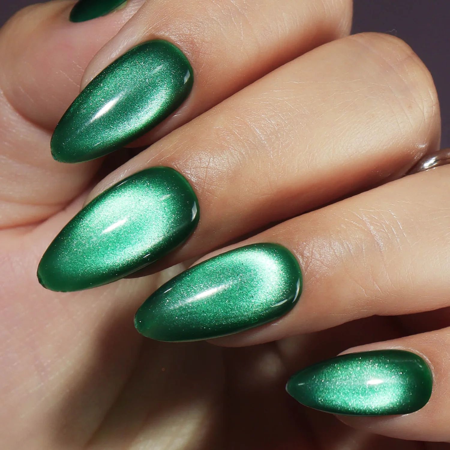 Visual Idea Visual Idea — Forest Green Nails 2027