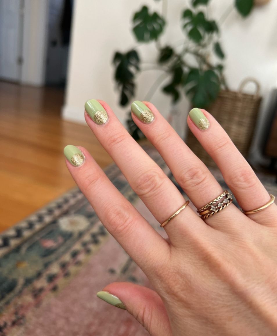 Light Green Glitter Tip Oval Nails Light Green Glitter Tip Oval Nails — Swim Nails Team Colors 2027
