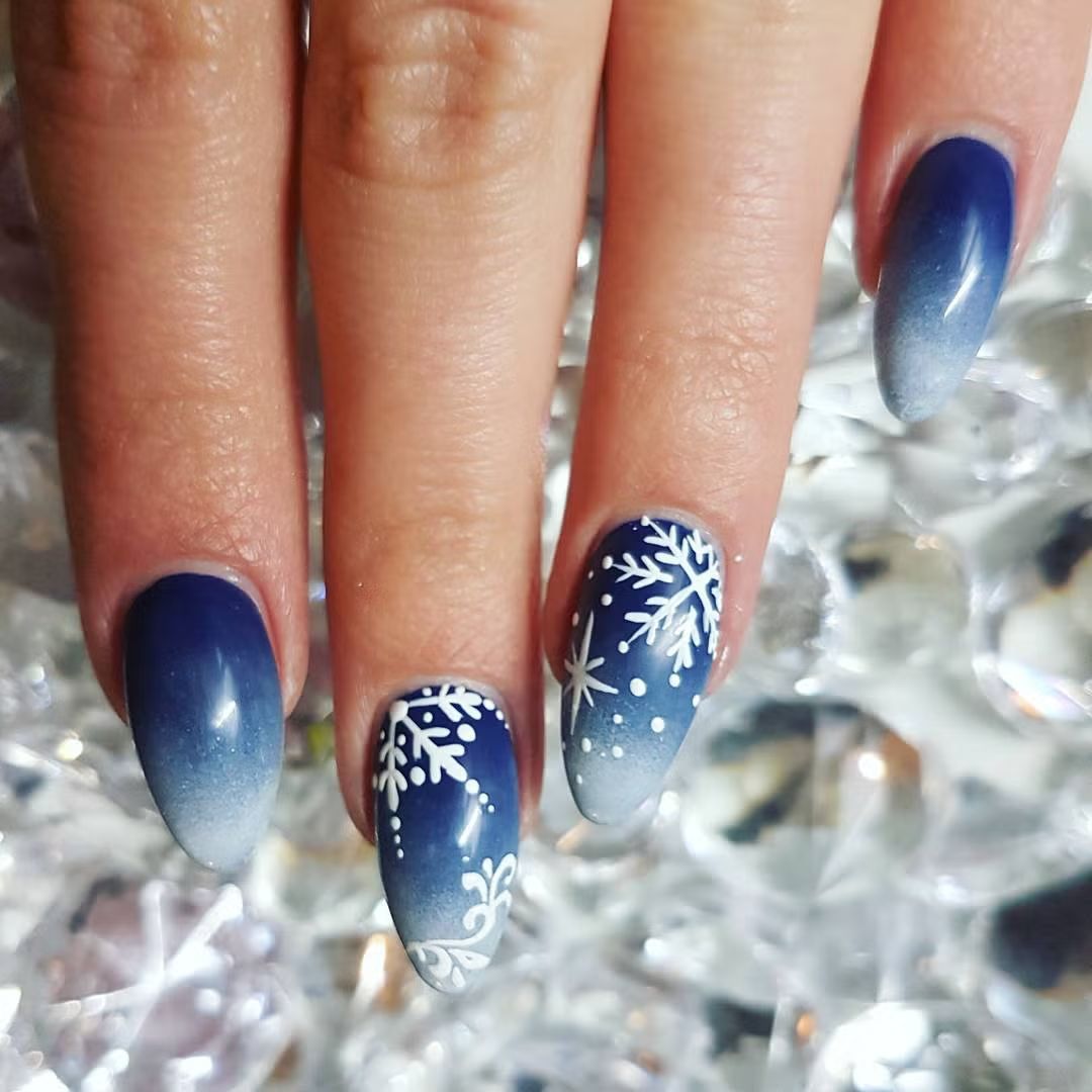 White Snowflake And Lace-Like Designs Visual Idea White Snowflake And Lace-Like Designs Visual Idea — Winter Wonderland Nails 2027