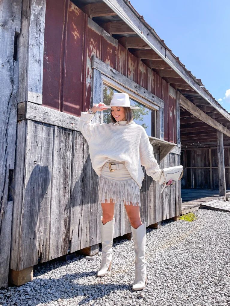 Turtleneck and Fringe Skirt for a Chic Ensemble Turtleneck and Fringe Skirt for a Chic Ensemble — Country Concert Outfits 2027