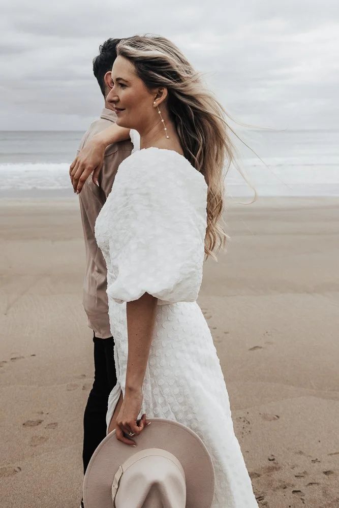Textured Puff-Sleeve Dress with Beachy Accessories Textured Puff-Sleeve Dress with Beachy Accessories — Proposal Outfits 2027