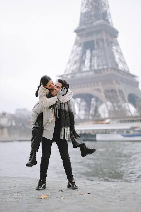 Winter photo shoot outfit ideas in Paris