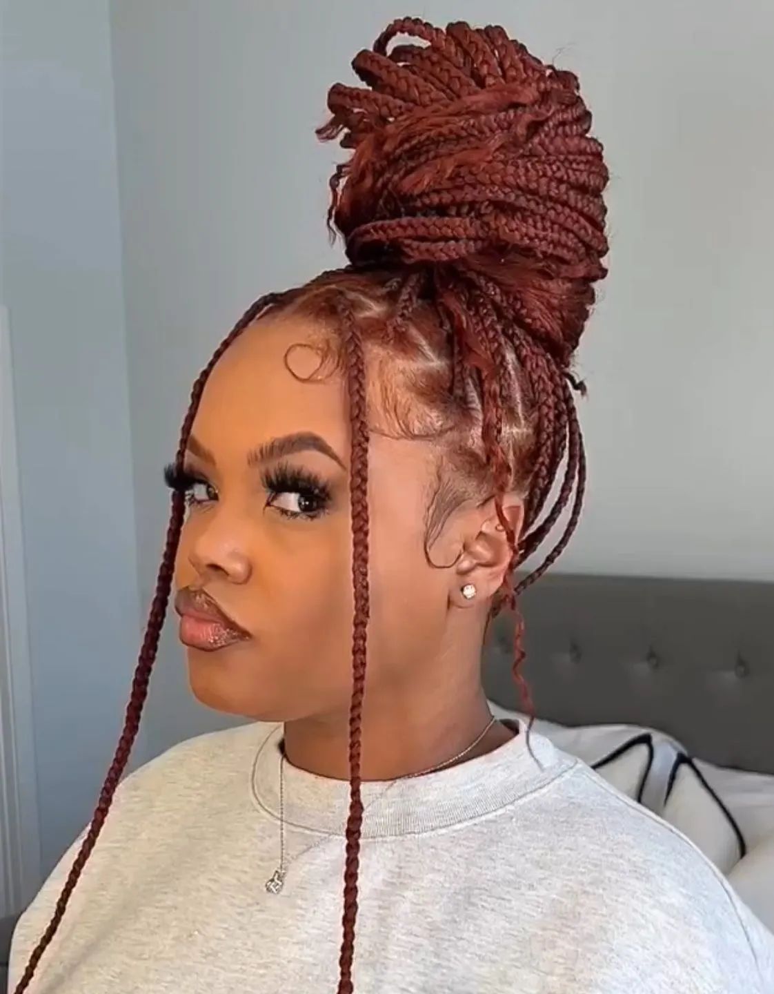 High Bun Burgundy Braids Updo High Bun Burgundy Braids Updo — Burgundy Knotless Braids 2027