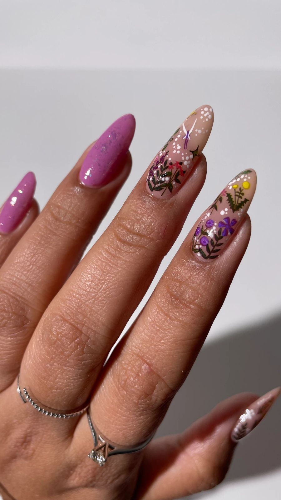 Naturalist Oval Wildflower Art Naturalist Oval Wildflower Art — Wildflower Nails 2027