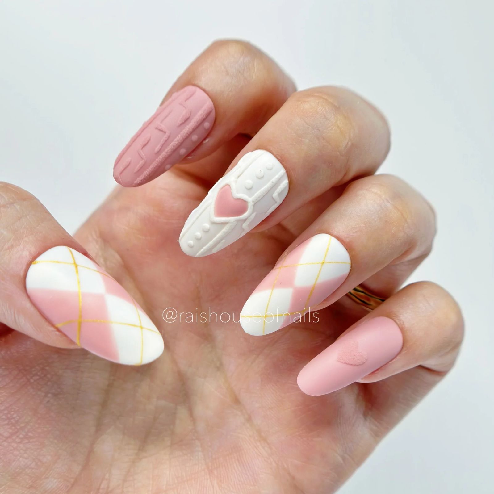 Pink Argyle Heart Cable Knit Coffin Nails Pink Argyle Heart Cable Knit Coffin Nails — Sweater Weather Nails 2027