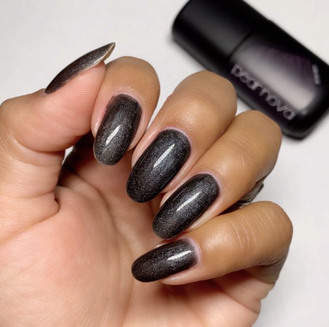 Subtle Shimmer Black Oval — Glossy Black Nails 2027