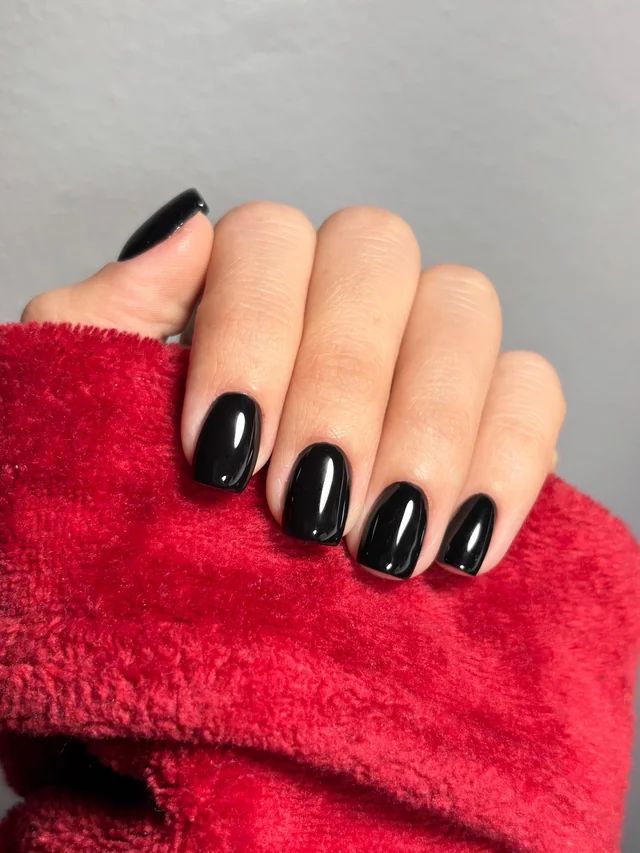 Short Oval High Shine Black — Glossy Black Nails 2027