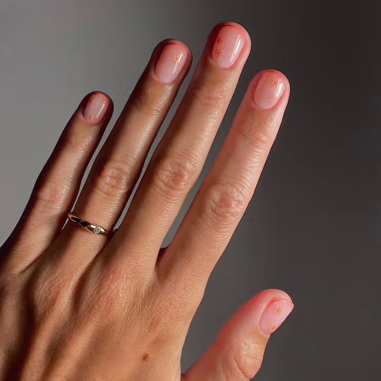 Delicate Peach Floral Accent Nails — Peach Nails 2027 for Pale Skin