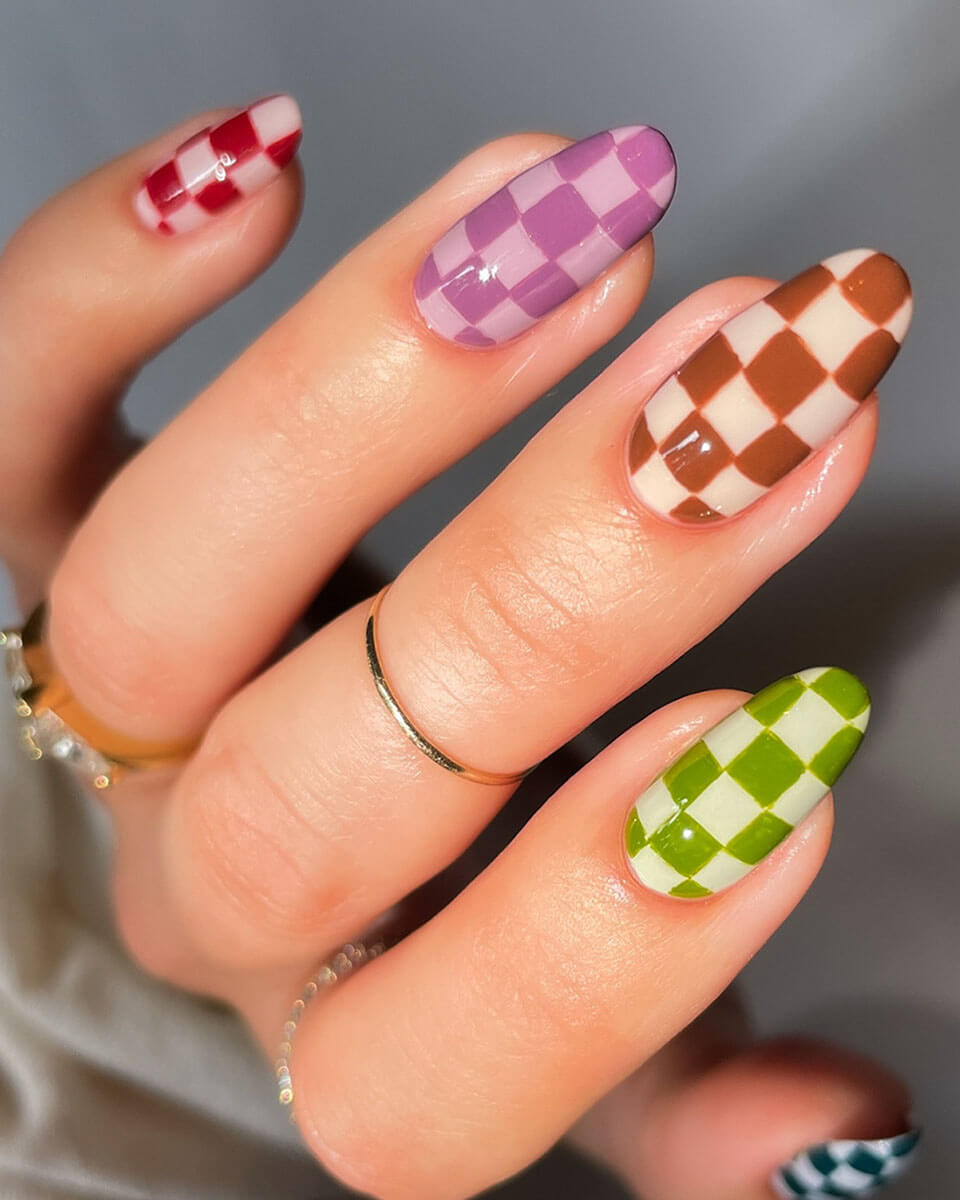 Classic Plaid Oval False Nails Classic Plaid Oval False Nails — Rainbow Checkered Nails 2027