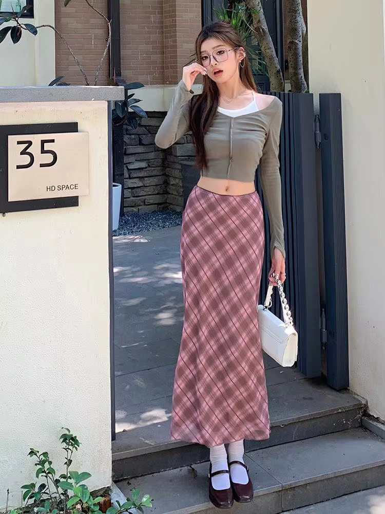 Pastel Grunge: Plaid Maxi Skirt with Cropped Cardigan Pastel Grunge: Plaid Maxi Skirt with Cropped Cardigan — Fairy Grunge Outfits 2027