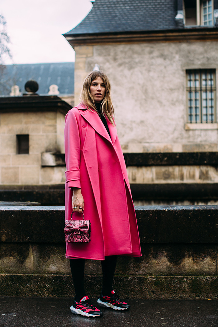 Oversized Pink Coat and Dad Sneakers for a Bold Statement Oversized Pink Coat and Dad Sneakers for a Bold Statement — Dad Sneakers Outfits 2027