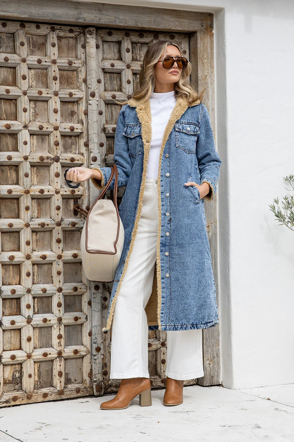 Sherpa Denim Jacket with Sweater and Dark Jeans Sherpa Denim Jacket with Sweater and Dark Jeans — Sherpa Denim Jacket Outfits 2027