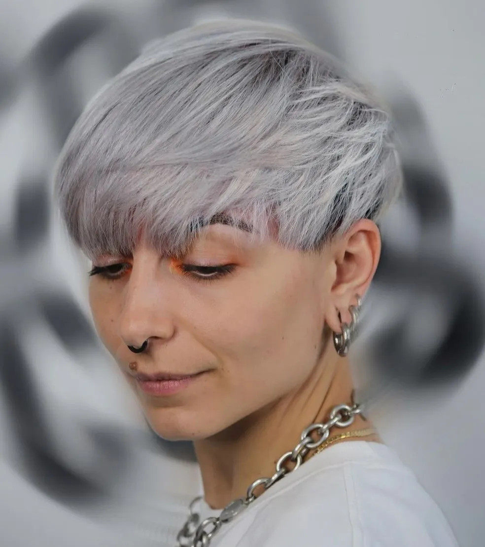 Edgy Pixie With Blunt Bangs and Contrast Edgy Pixie With Blunt Bangs and Contrast — Gray Blending Pixie 2027