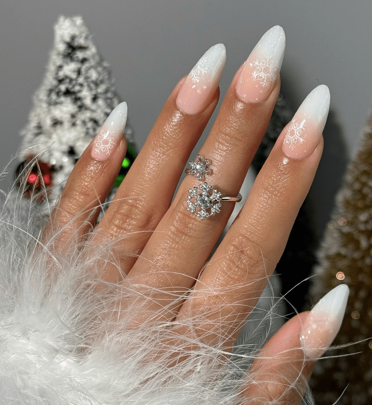 Long Stiletto Ombre Snowflake Long Stiletto Ombre Snowflake — White Stamping Nails 2027